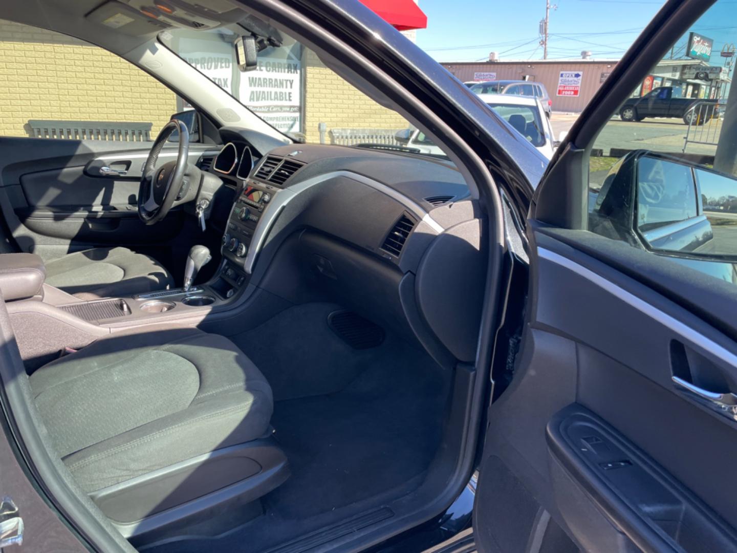 2012 Black Chevrolet Traverse (1GNKRGED7CJ) with an V6, 3.6 Liter engine, Auto, 6-Spd w/Shft Ctrl transmission, located at 8008 Warden Rd, Sherwood, AR, 72120, (501) 801-6100, 34.830078, -92.186684 - Photo#8